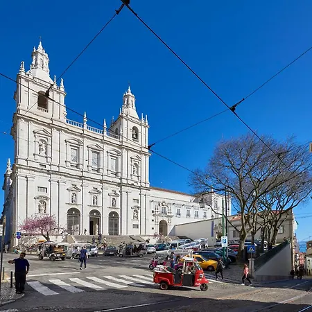 Idyllic Light-filled Alfama Apt, By Timecooler * 리스본