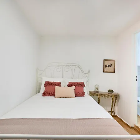 아파트 Idyllic Light-filled Alfama Apt, By Timecooler 리스본