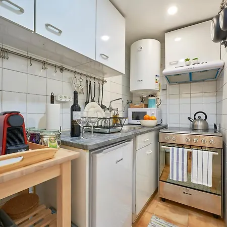 Idyllic Light-filled Alfama Apt, By Timecooler *