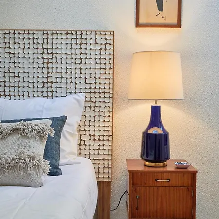 Idyllic Light-filled Alfama Apt, By Timecooler