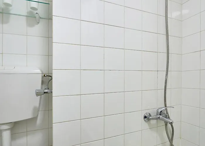 Idyllic Light-filled Alfama Apt, By Timecooler