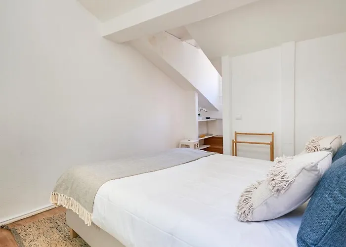 Idyllic Light-filled Alfama Apt, By Timecooler Lisboa