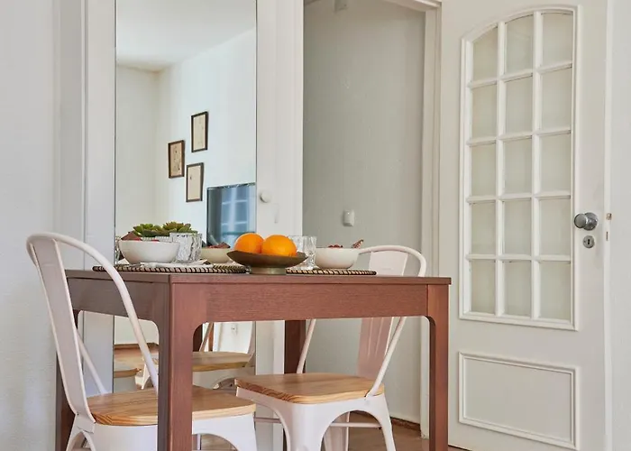 Idyllic Light-filled Alfama Apt, By Timecooler شقة Lisboa