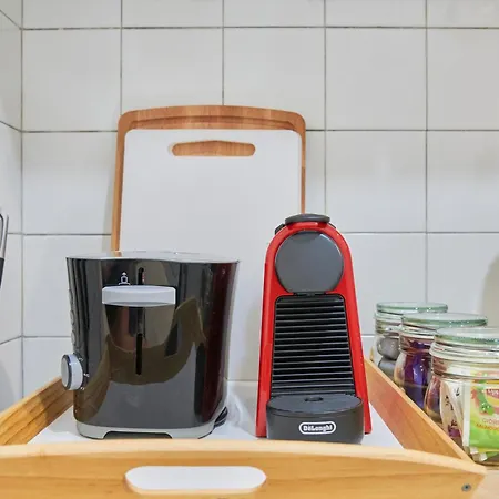 Idyllic Light-filled Alfama Apt, By Timecooler *