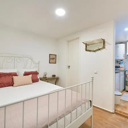 Idyllic Light-filled Alfama Apt, By Timecooler Apartman Lisboa
