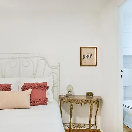 아파트 Idyllic Light-filled Alfama Apt, By Timecooler 리스본