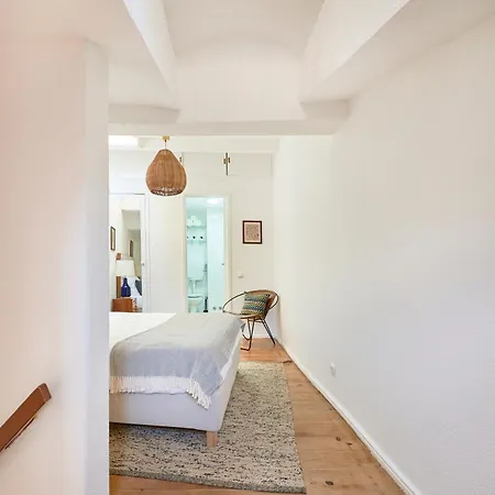 Idyllic Light-filled Alfama Apt, By Timecooler 아파트 리스본