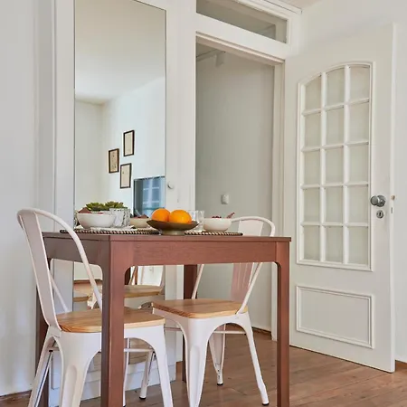 Idyllic Light-filled Alfama Apt, By Timecooler 아파트 리스본