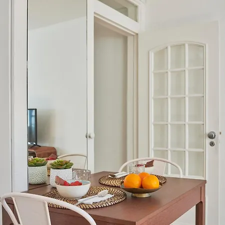 아파트 Idyllic Light-filled Alfama Apt, By Timecooler 리스본