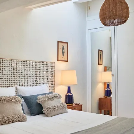 Idyllic Light-filled Alfama Apt, By Timecooler * Lisbon